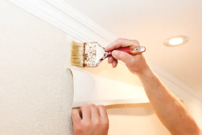 Pose de papier peint à Beslon — revêtements muraux et toiles de verre